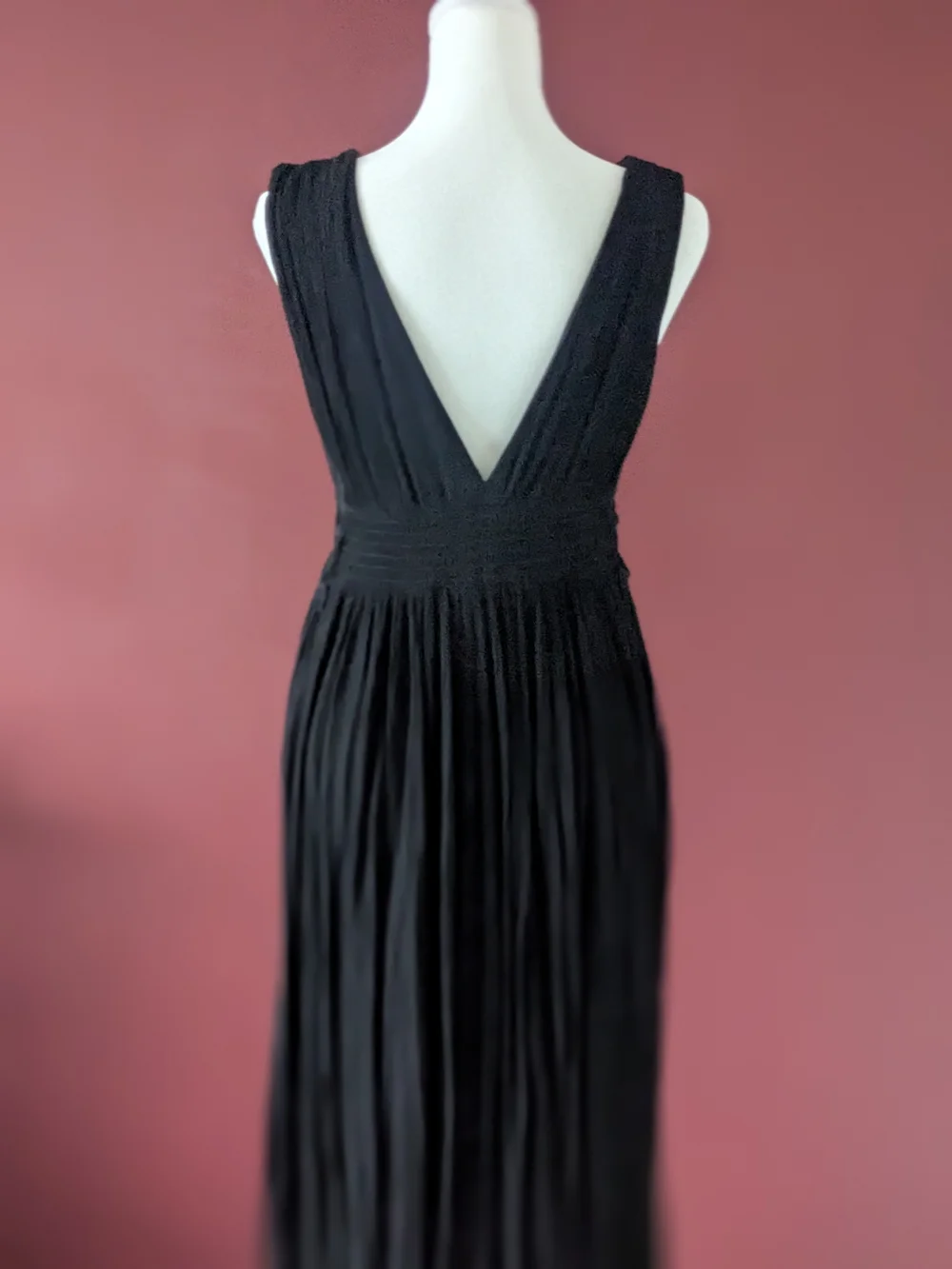 Sleeveless Black V-Neck Maxi Dress - Picture 4 of 7